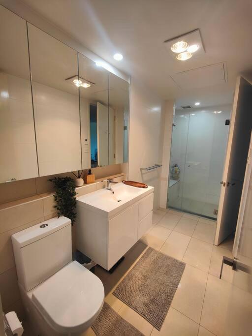 Lakeside Apartment, Walking Distance To Foreshore Kingston المظهر الخارجي الصورة