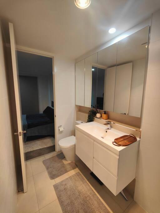 Lakeside Apartment, Walking Distance To Foreshore Kingston المظهر الخارجي الصورة