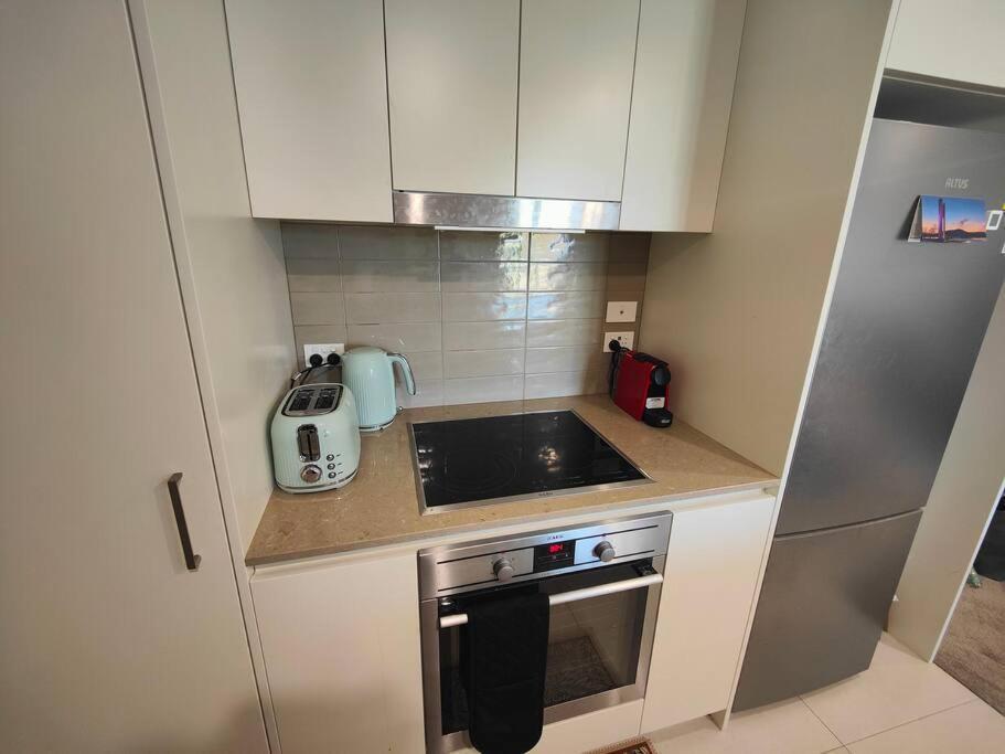 Lakeside Apartment, Walking Distance To Foreshore Kingston المظهر الخارجي الصورة